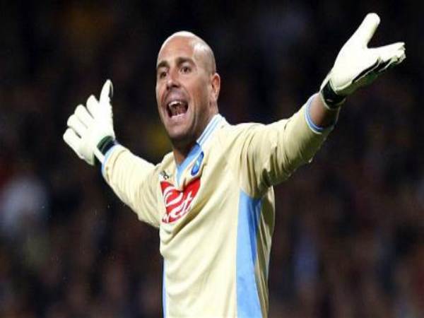 Thủ môn Pepe Reina